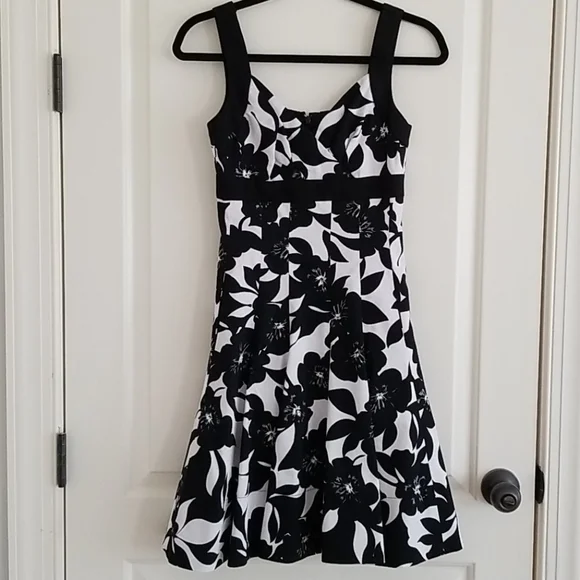 White House Black Market | Dresses | Whbm Black And White Floral Print Dress | Poshmark White House Black Market | Dresses | Whbm Black And White Floral Print Dress | Poshmark